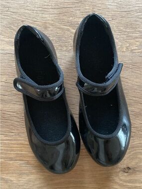 Girl’s tap/dance shoes.
